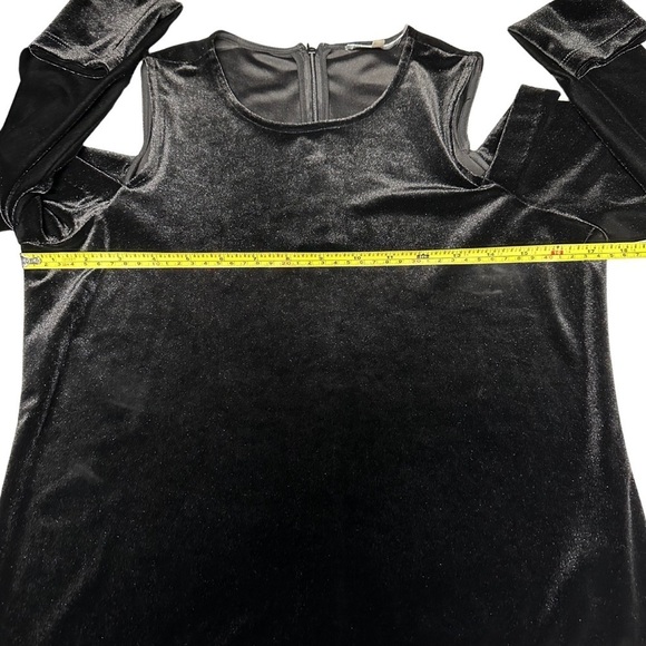 ♠️Calvin Klein Black Velvety Cold Shoulder Top - Picture 6 of 6